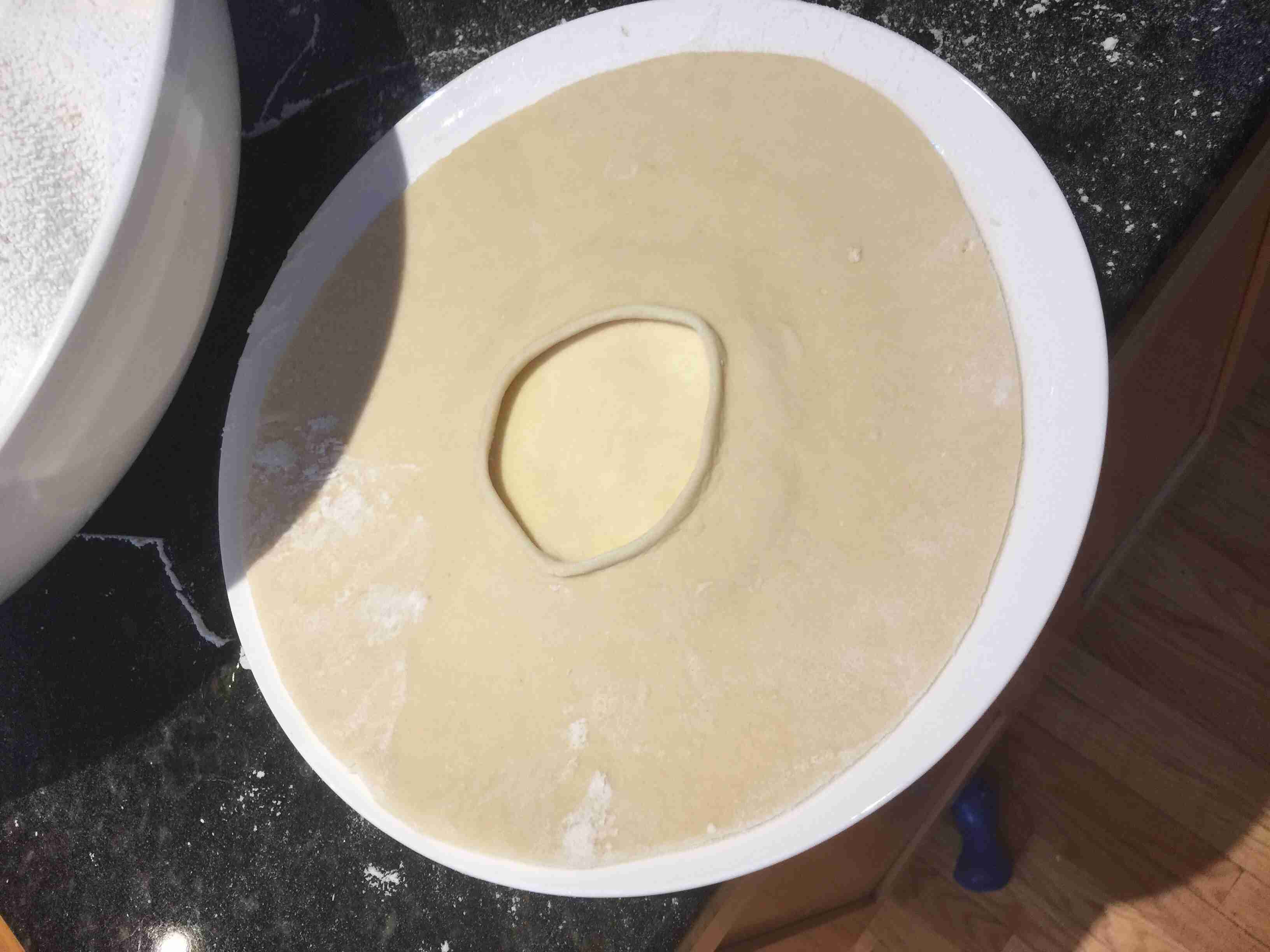 Bottom clamshell